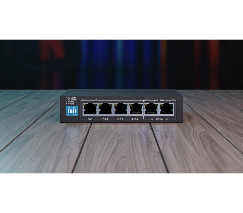 449300 Extralink Switch KRIOS PoE 4x Gigabit PoE/PoE+, 2x RJ45 Uplink Gigabit, 60W